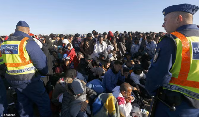 Nguoi ti nan khoc rong vi Ao sap dong cua bien gioi-Hinh-4