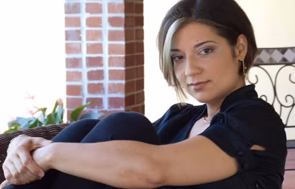 9. Cô gái đấu tranh để thay đổi tên viết tắt của tổ chức khủng bố IS. Martinez Isis cho biết cô hoàn toàn bối rối khi gặp các phản ứng tiêu cực mỗi khi tên mình được nhắc đến. Thêm vào đó, cô cho rằng tên viết tắt của tổ chức IS là chưa chính xác. “Tên viết tắt của nhóm này là ISIL (Nhà nước Hồi giáo của Iraq và miền cận đông) và Liên Hiệp Quốc, Bộ ngoại giao Mỹ và thậm chí cả hãng truyền thông AP đều nhất trí rằng đây là tên chính xác để sử dụng khi đề cập tới tổ chức khủng bố này”, Martinez viết trên nhóm Facebook cô lập ra để hỗ trợ cho các kiến nghị của mình.