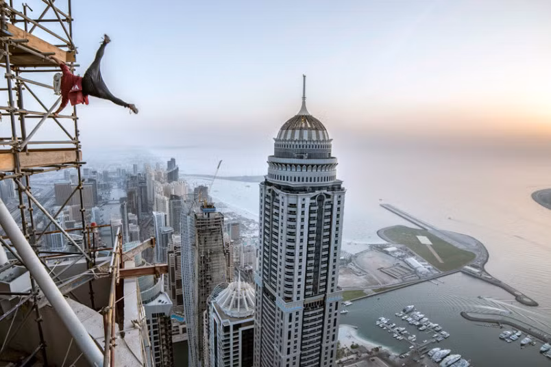 ...và tạo dáng hình lá cờ.