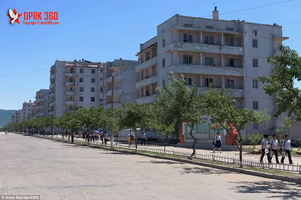 Những tòa chung cư ở Hoeryong, tỉnh Bắc Hamgyong, Triều Tiên.