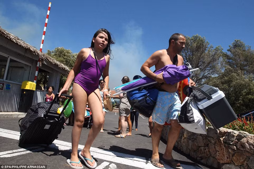 Noi kho cua du khach nuoc ngoai o Phap