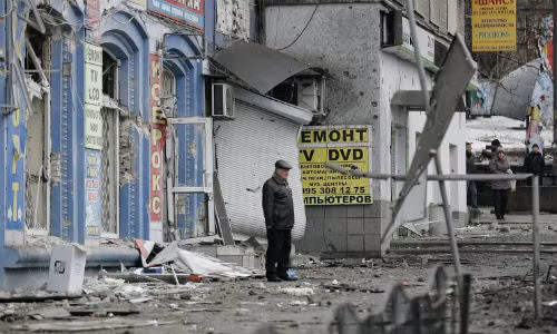 Kiev phu nhan tan cong xe dien o Donetsk