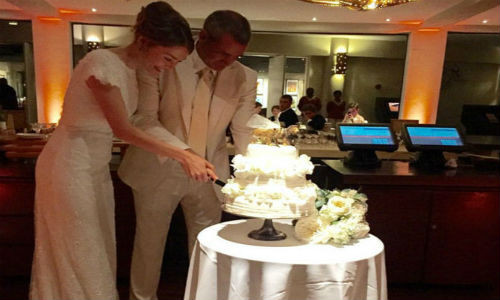 Lễ cưới có sự góp mặt của người thân, bạn bè của cô dâu, chú rể cùng nhiều khách mời nổi tiếng, trong đó có nữ diễn viên Vanessa Hudgens, bạn trai của cô Austin Butler,...