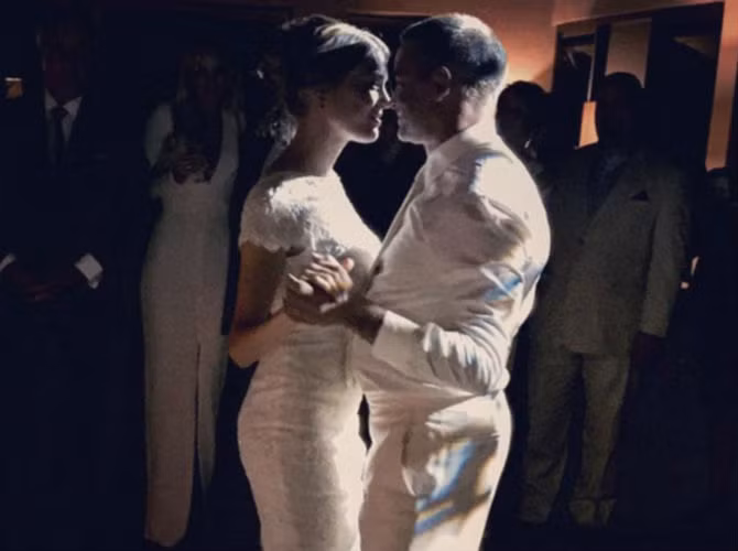 Cặp đôi khiêu vũ trong ngày trọng đại...