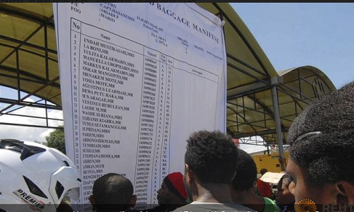 Tim thay hop den cua may bay Indonesia roi