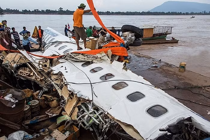 Ngày 16/10/2013, chiếc ATR 72-600 của hãng hàng không UTair Lao Airlines trên hành trình bay trong nước dự kiến từ Viêng Chăn đến Pakxe bị rơi xuống sông Mekong. Vụ tai nạn xảy ra cách sân bay khoảng 8 km. Tất cả 5 thành viên phi hành đoàn và 44 hành khách thiệt mạng.