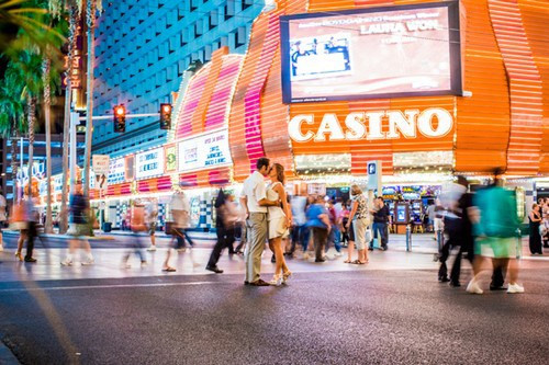 Các cặp đôi muốn ngày trọng đại của đời mình trở thành một câu chuyện tuyệt vời, thú vị nhưng cũng không kém phần hoang dã thì còn chần chờ gì nữa mà không đến với Las Vegas.