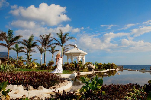 Quốc đảo Jamaica đích thực là một điểm đến lãng mạn dành cho các cặp đôi. Đám cưới tại Jamaica là một sự kết hợp tuyệt vời của lãng mạn, phiêu lưu và ...vui vẻ.