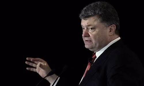 Tong thong Poroshenko: Ukraine sap khong can khi dot cua Nga