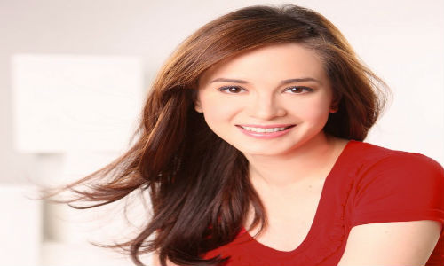 Lucy Torres-Gomez là một trong những nữ chính khách xinh đẹp nhất thế giới. Lucy hiện là nghị sĩ của tỉnh Leyte, Philippines. Cô từng là người mẫu, diễn viên, người dẫn chương trình truyền hình của Philippines.