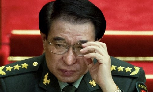 Tháng 10/2014, Viện Kiểm sát Quân sự tuyên bố hoàn tất quá trình điều tra vấn đề tham nhũng của Từ Tài Hậu và bắt đầu chuẩn bị hồ sơ khởi tố. Nhưng đến 15/3, Từ qua đời do ung thư bàng quang giai đoạn cuối. Giới chức quyết định không khởi tố Từ, nhưng tài sản tham ô và các cá nhân liên quan vẫn sẽ bị điều tra và xử lý theo pháp luật. (Ảnh: AP)