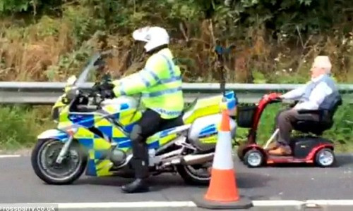 Cu ong lieu minh di xe cut kit tren duong cao toc