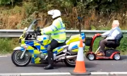 Cu ong lieu minh di xe cut kit tren duong cao toc