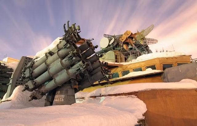 Tàu chiến săn ngầm trên sông Moscow có lượng giãn nước toàn tải 3.575 tấn, dài 123,5m, rộng 14,1m.