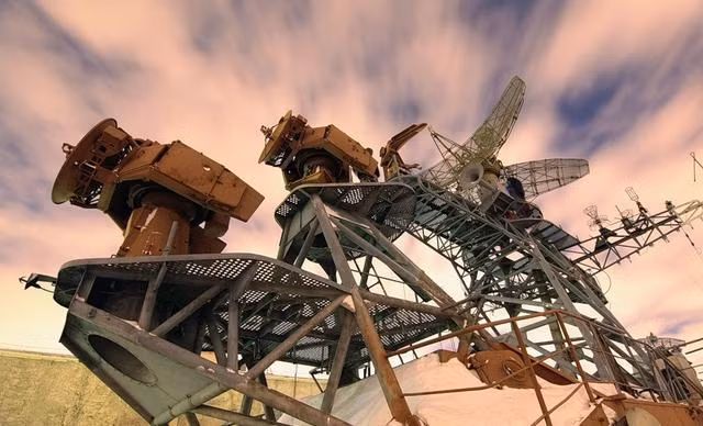 Các thiết bị ăng ten rỉ sét.