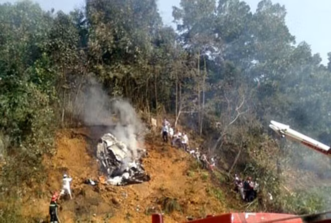 Khoảng 14h ngày 12/1/2009, chiếc máy bay tiêm kích MiG-21 2 chỗ ngồi thuộc Đơn vị không quân C31, Đoàn Không quân B71, xuất phát từ sân bay Yên Bái, trong khi diễn tập đã gặp sự cố, đâm vào một nhà kho tại thành phố Yên Bái và phát nổ khiến 2 phi công tử nạn. Hai phi công đều có nhiều kinh nghiệm. Thượng tá Nguyễn Văn Vinh có 996 giờ bay tích lũy, từng được đào tạo ở Liên Xô, còn Thượng úy Đặng Hồng Vinh cũng có 351 giờ bay tích lũy.