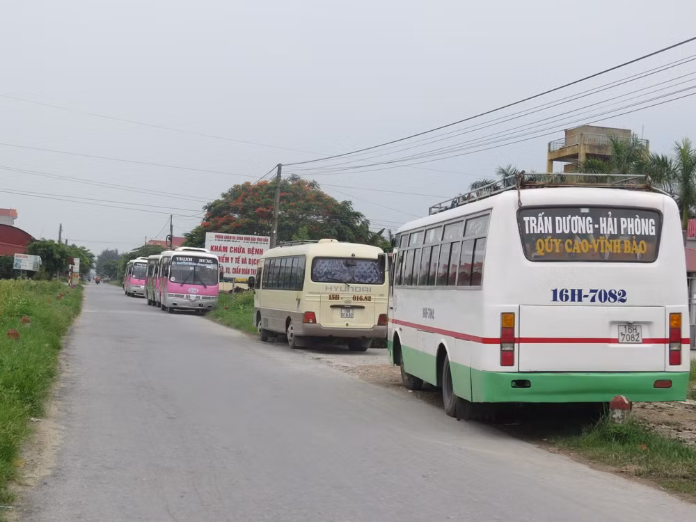 Xe khách chặn xe buýt ở Hải Phòng.