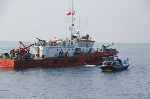 Trước đó, vào trưa 16/4/2015, biên đội 2 máy bay Su-22 (Trung đoàn 937, Sư đoàn 370) cất cánh từ sân bay Phan Rang ra khu vực vùng trời đảo Phú Quý huấn luyện ném bom đã bị mất liên lạc lúc 11h35 phút (khu vực mất mục tiêu ở Bắc đảo Phú Quý khoảng 10-20km).