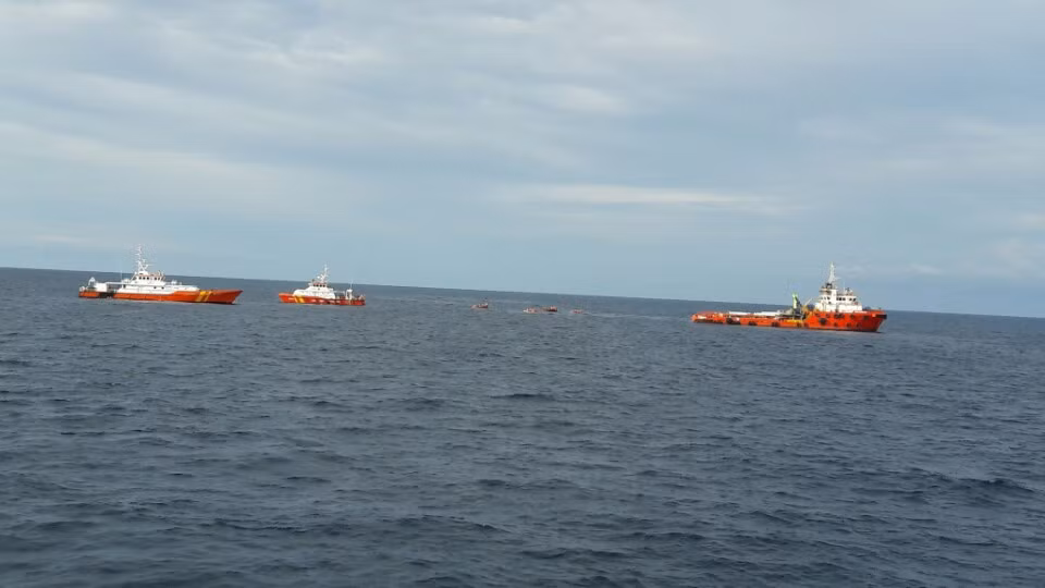 Đến 14h10, bộ phận tìm kiếm trên Tàu Tân cảng tiếp tục phát hiện 1 thi thể dưới đáy biển. Sau đó đội thợ lặn nhanh chóng lặn và đưa thi thể lên tàu. Vị trí tìm được ở Nam Đông Nam Bạch Long Vĩ 16 hải lý.