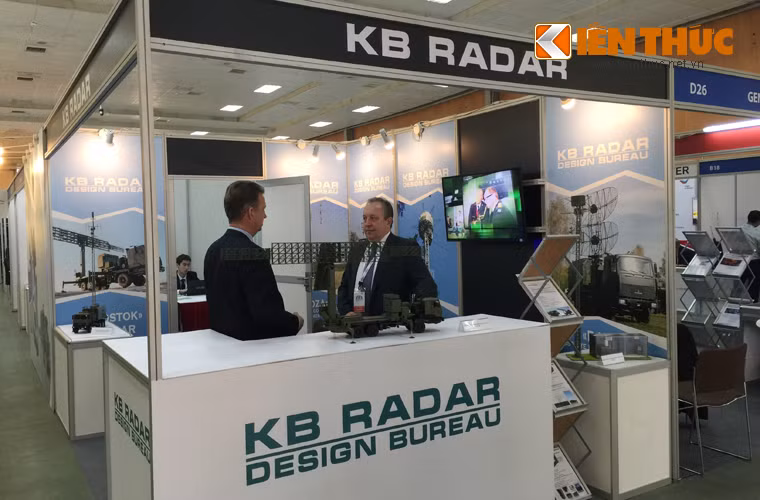 Một trong những gian hàng đáng chú ý nhất tại sảnh chính triển lãm quốc tế về an ninh, quốc phòng 2016 diễn ra tại Hà Nội (ngày 7-8/12/2016) là gian giới thiệu sản phẩm của Công ty KB Radar (Cộng hòa Belarus) – một trong những nhà sản xuất hệ thống radar, cảm biến hiện đại hàng đầu thế giới hiện nay.