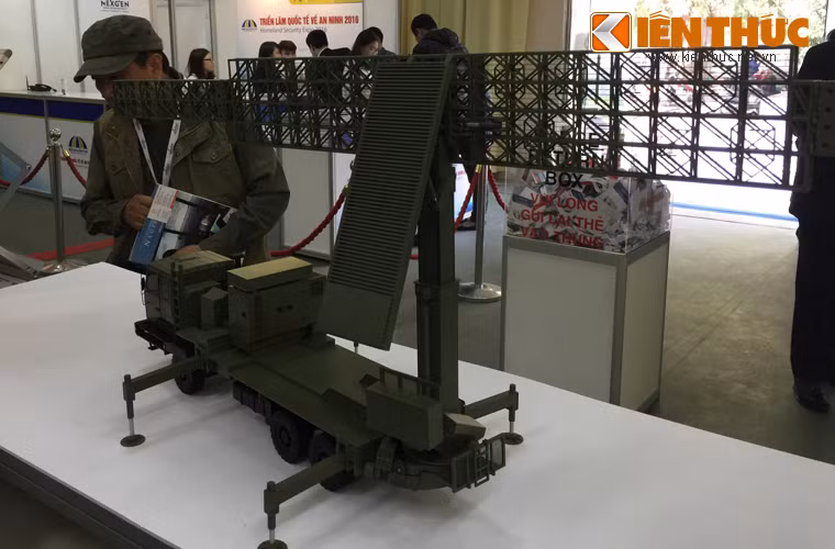 Đáng chú ý, đài Vostok-3D có khả năng phát hiện được các mục tiêu bay tàng hình ở độ cao 10,000m. Ví dụ với máy bay tiêm kích bom tàng hình F-117A có thể phát hiện cách 350km, với B-52 cách 360km với tiêm kích F-15/16 cách 360km.