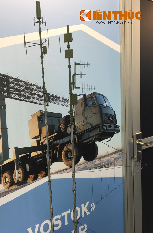 Cận cảnh cột anten của GROZA.