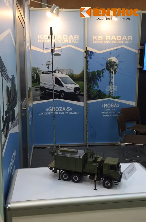 Sản phẩm cuối cùng mà KB Radar giới thiệu tại Hà Nội là hệ thống gây nhiễu vô tuyến VHF/UHF GROZA.