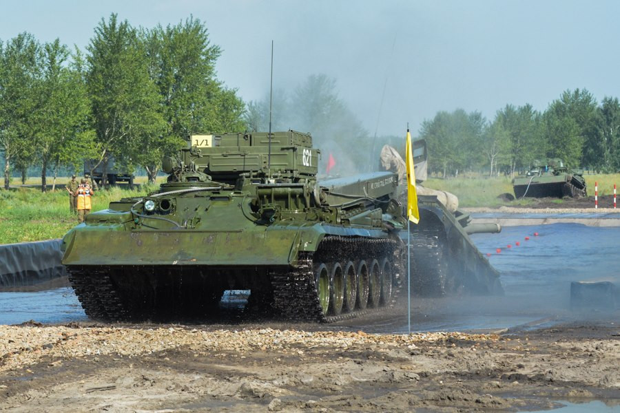 Đáng kinh ngạc, BREM-1 còn có cả thiết bị để hàn sửa chữa, có thể chở 1,5 tấn hàng hóa các loại khi cần. Ảnh: Military-Today