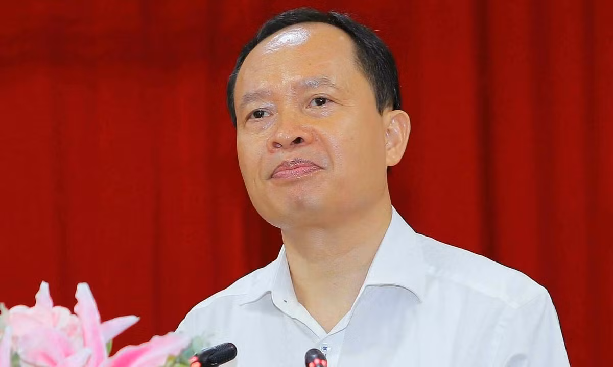  Nguyên Bí thư Thanh Hóa Trịnh Văn Chiến: Tối 29/12, Công an tỉnh Thanh Hóa đã thông tin chính thức việc khởi tố bị can đối với ông Trịnh Văn Chiến. Trước đó, Ban Chấp hành Trung ương Đảng quyết định thi hành kỷ luật cách chức tất cả các chức vụ trong Đảng đối với ông Trịnh Văn Chiến (nguyên Ủy viên Trung ương Đảng, nguyên Bí thư Tỉnh ủy, nguyên Chủ tịch HĐND tỉnh, nguyên Chủ tịch UBND tỉnh Thanh Hóa). Ông Trịnh Văn Chiến đã suy thoái về tư tưởng chính trị, đạo đức, lối sống; vi phạm nguyên tắc tập trung dân chủ, quy chế làm việc, quy định của Đảng, pháp luật của Nhà nước, quy định những điều đảng viên không được làm...