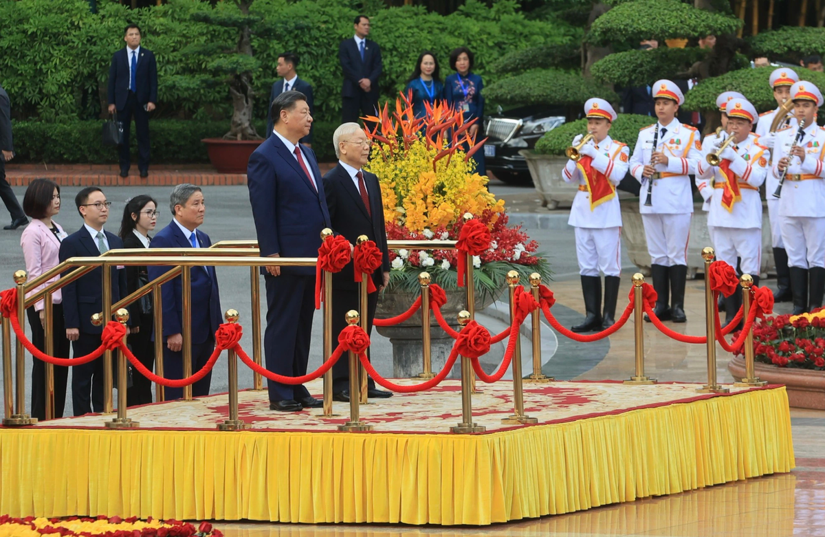 Ban 21 loat dai bac chao mung Tong bi thu, Chu tich Trung Quoc Tap Can Binh