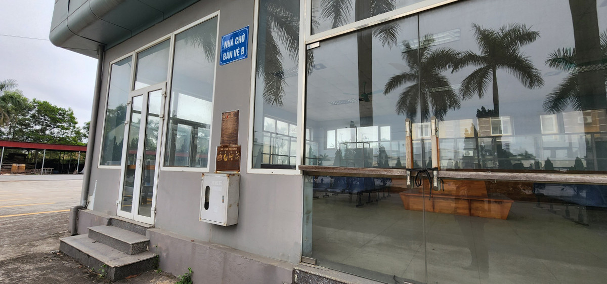 Trên một số website về vận chuyển hành khách, bến xe phía Bắc Hải Phòng vẫn được quảng cáo, kỳ vọng sẽ trở thành trung tâm hành chính đi lại của nhiều nhà xe khách chất lượng cao ở Việt Nam với quy mô nhiều tuyến đường đi lại. Nhưng thực tế đáng buồn là bến xe đang bị bỏ hoang.