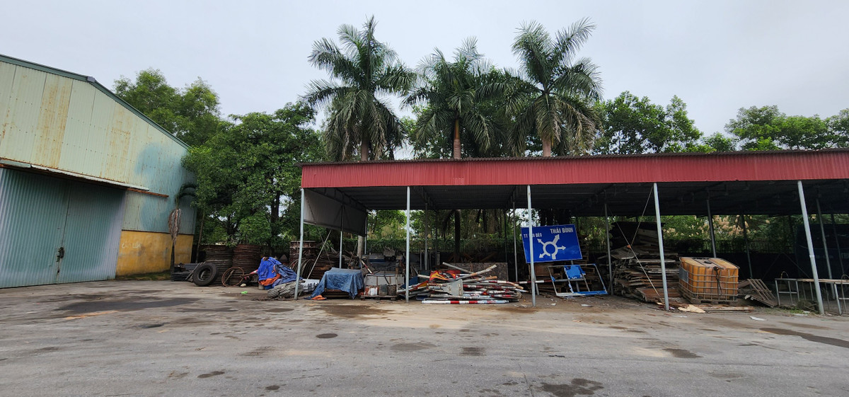 Tìm hiểu của PV Báo Tri thức và Cuộc sống, dự án bến xe phía Bắc Hải Phòng có 2 khu, trong đó khu vực đón trả hành khách rộng 2,4 ha và khu vực đón trả hàng hóa, khu văn phòng cho thuê rộng 4ha. Dự án do Công ty Cổ phần Tập đoàn Việt Úc đầu tư, quản lý.