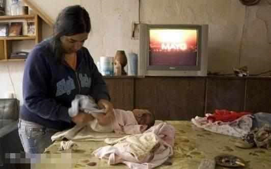 Lam 'chuyen ay' khi 13 tuoi, nu sinh co 7 dua con-Hinh-2