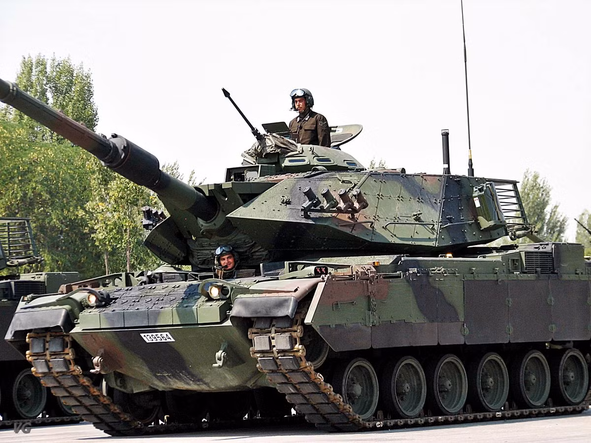 M60T Sabra là phiên bản nâng cấp của dòng tăng M60A1 Patton do Mỹ sản xuất được thực hiện bởi Israel theo đơn hàng từ Thổ Nhĩ Kỳ. Phiên bản này trang bị pháo nòng trơn 120mm, hệ thống ổn định điện, hệ thống điều khiển hỏa lực mới và đặc biệt là các module giáp phản ứng nổ tăng cường trước tháp pháo và trước thân xe.