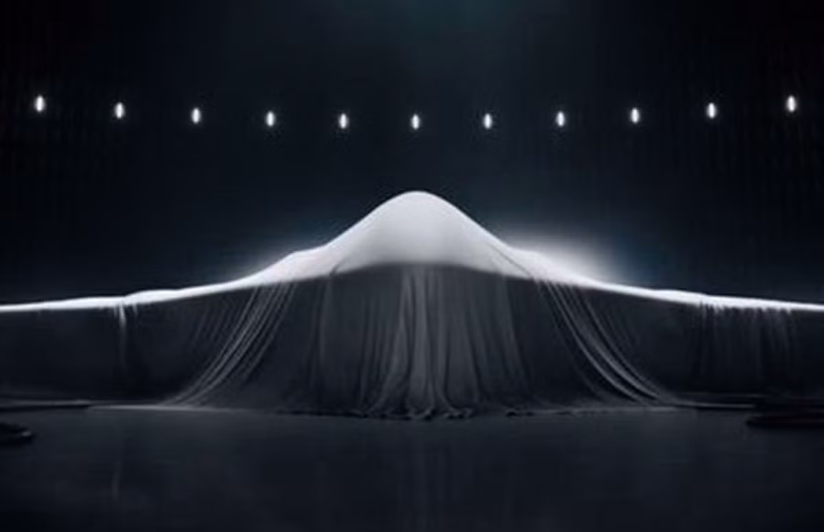 Bat ngo mau may bay nem bom the he 5 cua My