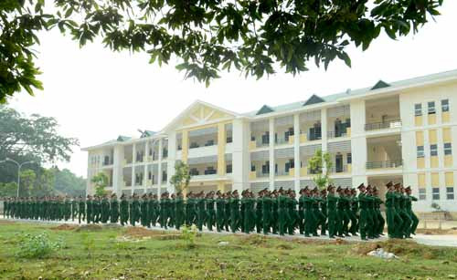 Huấn luyện điều lệnh đội ngũ trong đội hình khối.