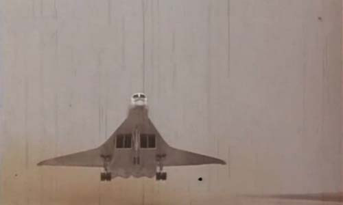 Sau đó, Tu-144 đã thực hiện các chuyến bay thương mại đầu tiên từ Moscow đến Alma-Ata (Kazakhstan) bắt đầu từ ngày 26/12/1975.