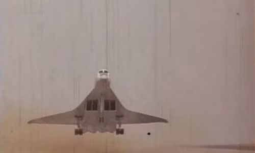 Sau đó, Tu-144 đã thực hiện các chuyến bay thương mại đầu tiên từ Moscow đến Alma-Ata (Kazakhstan) bắt đầu từ ngày 26/12/1975.