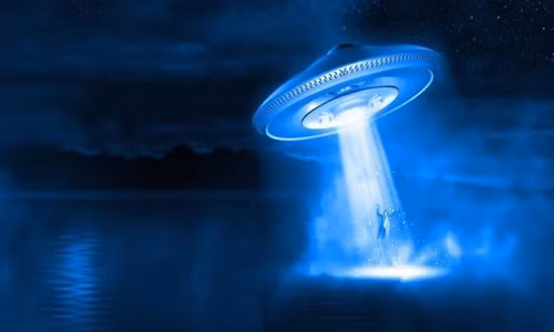 4. UFO/người ngoài hành tinh. Mặc dù không có nhiều bằng chứng chứng minh người ngoài hành tinh thực sự tồn tại nhưng một số ý kiến cho rằng bí ẩn ở tam giác quỷ Bermuda có liên quan đến người ngoài hành tinh.