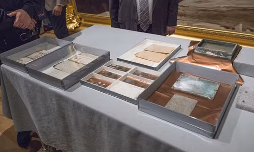 Theo dự kiến, những hiện vật quý giá trong hộp thời gian 220 năm tuổi trên sẽ được trưng bày tại Bảo tàng Mỹ thuật Massachusetts trong một cuộc triển lãm vào thời gian tới. Sau đó, giới chuyên gia sẽ chôn lại hộp thời gian trên.