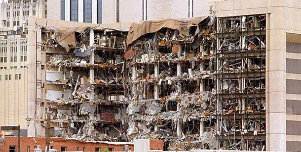 Năm 1995, Tana Hoy đã tiên đoán rằng, Mỹ sẽ phải hứng chịu một cuộc tấn công khủng bố ngay trong năm này. Mục tiêu của bọn khủng bố sẽ là tòa nhà của liên bang và vụ việc sẽ tồi tệ hơn so với vụ đánh bom ở Trung tâm Thương mại thế giới năm 1993. 90 phút sau khi Tana Hoy đưa ra lời tiên đoán trên, tòa nhà Alfred P.Murrah tại thành phố Oklahoma bị đánh bom.