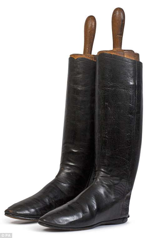 Đôi giày của Arthur Wellesley (1769-1852), người sau này trở thành Công tước Wellington. Ông đã đánh bại Napoleon trong trận chiến Waterloo ở Waterloo, Bỉ.