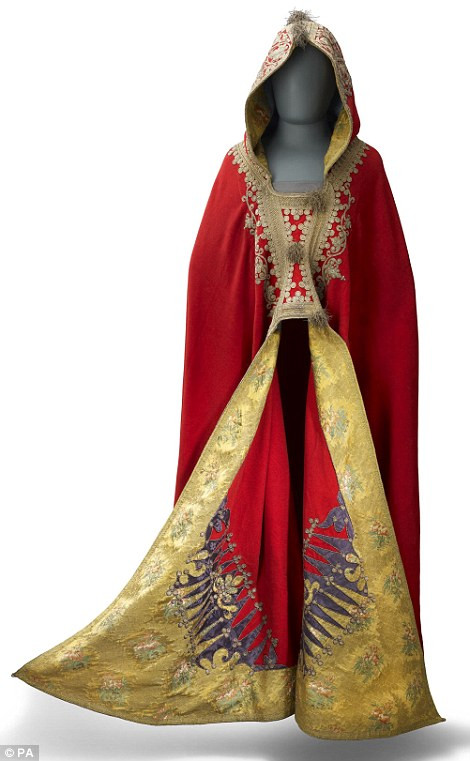 Áo choàng của hoàng đế Pháp Napoleon sử dụng trong trận chiến Waterloo năm 1815.