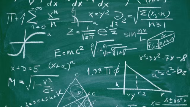 Người Ai Cập cổ đại đã có những phát minh tuyệt vời liên quan đến lĩnh vực toán học. Họ đã có những kiến thức tuyệt vời về tính toán như cộng, trừ, nhân, chia để tính toán chính xác việc xây dựng các công trình cũng như quản lý, phân phối nguồn thực phẩm cho người dân.