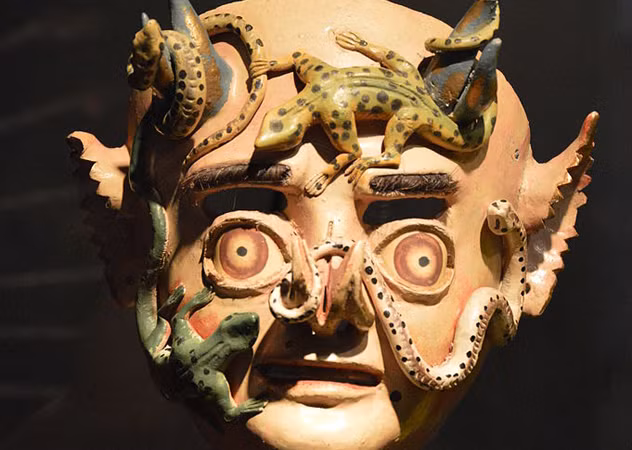 Supay là thần Chết và là thần cai quản thế giới dưới lòng đất của người Inca. Người Inca tin rằng, những dòng suối ngầm là cầu nối giữa sự sống và cái chết.