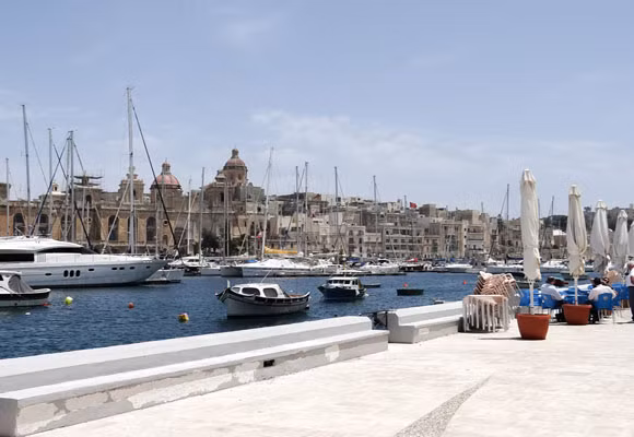 Kế đến là Malta, được đánh giá cao bởi ánh nắng mặt trời quanh năm, chăm sóc sức khỏe tốt và tỷ lệ tội phạm thấp.