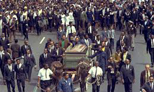 Đám tang của mục sư Martin Luther King có sự tham gia của nhiều quan chức cấp cao như Đệ nhất phu nhân Jacqueline Kennedy, Hubert Humphrey, Benjamin Mays.