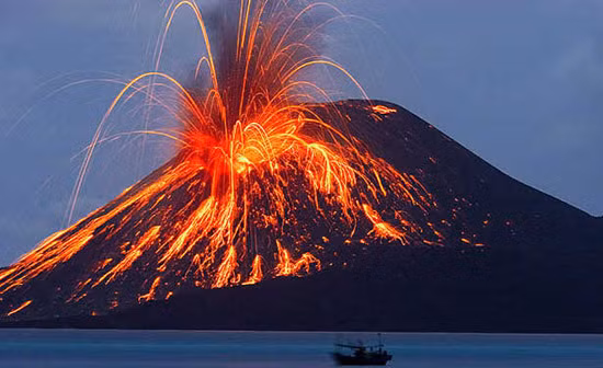 Vụ phun trào núi lửa Krakatoa năm 1883 đã gây ra âm thanh to nhất trong lịch sử. Khi đó, người dân ở cách khu vực núi lửa hoạt động 4.800 km có thể nghe được âm thanh của Krakatoa "thức giấc".