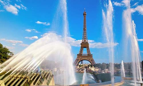 Tháp Eiffel được xây dựng cho Hội chợ Thế giới Paris vào năm 1889 và không có ý định sẽ để công trình này tồn tại mãi mãi.