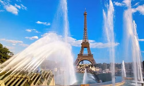 Tháp Eiffel được xây dựng cho Hội chợ Thế giới Paris vào năm 1889 và không có ý định sẽ để công trình này tồn tại mãi mãi.